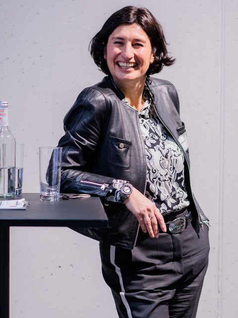 Dana Arzani, Autorin von Antifragiler Vertrieb